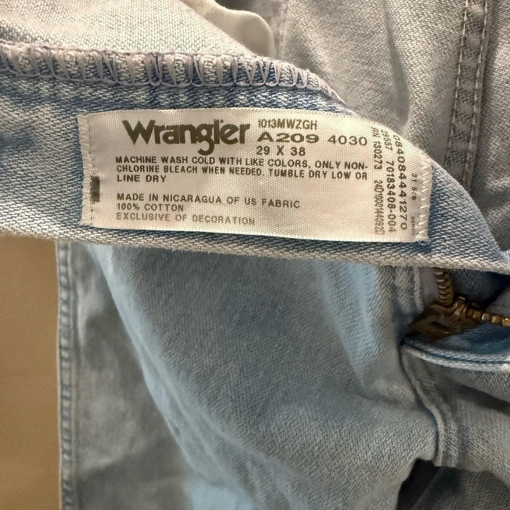Wrangler Light Blue Relaxed Fit Men's Jeans